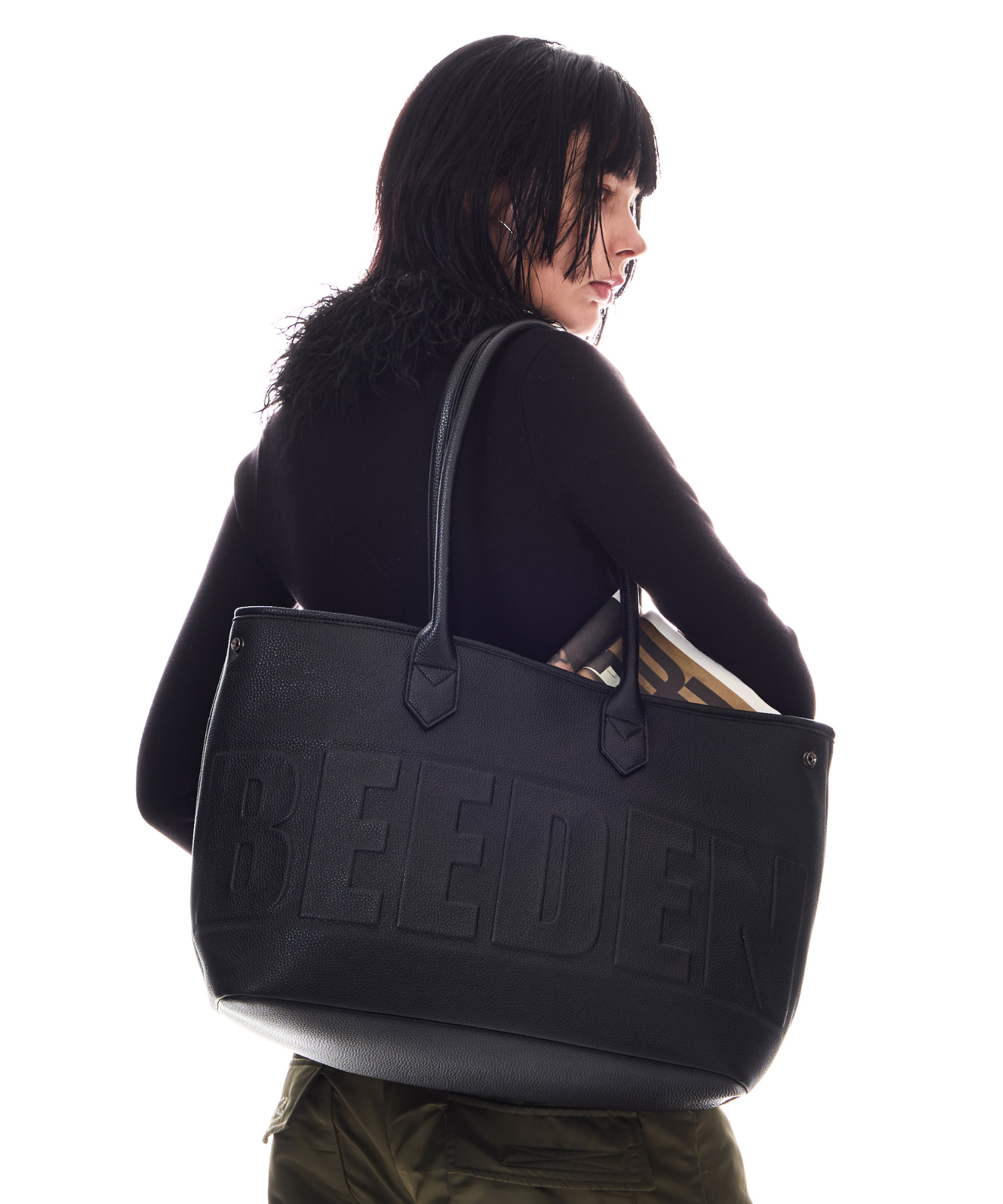 まBEEDEN エンボスロゴレザーバッグ トートバッグ EMBOSS LOGO FAUX LEATHER BAG – BEEDEN
