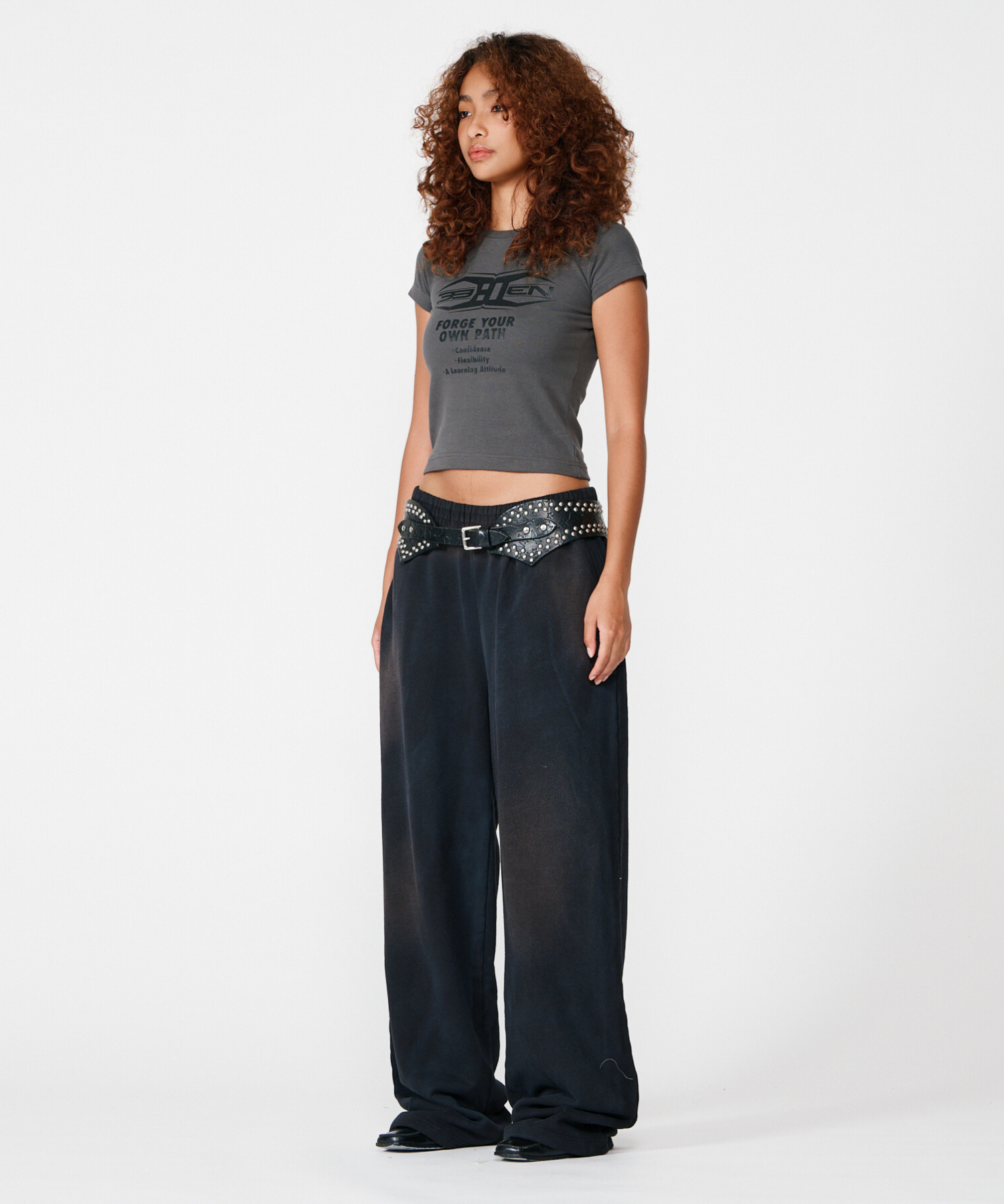 beeden トップス GLITTER LOGO FIT TEE GLITTER LOGO FIT TEE – BEEDEN