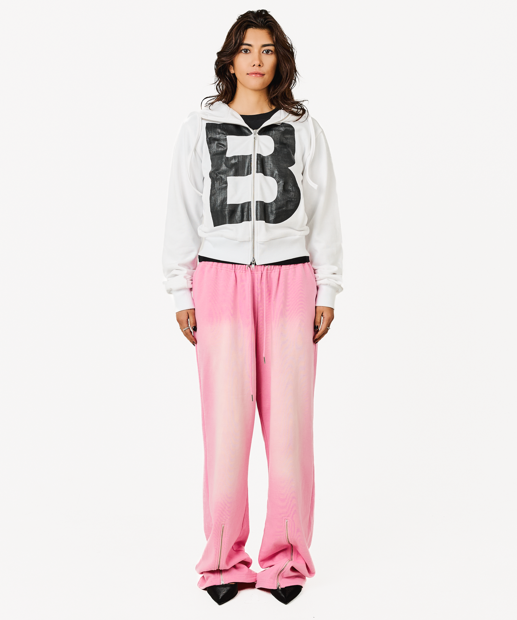 B LOGO BASIC HOODIE – BEEDEN B LOGO BASIC HOODIE – BEEDEN
