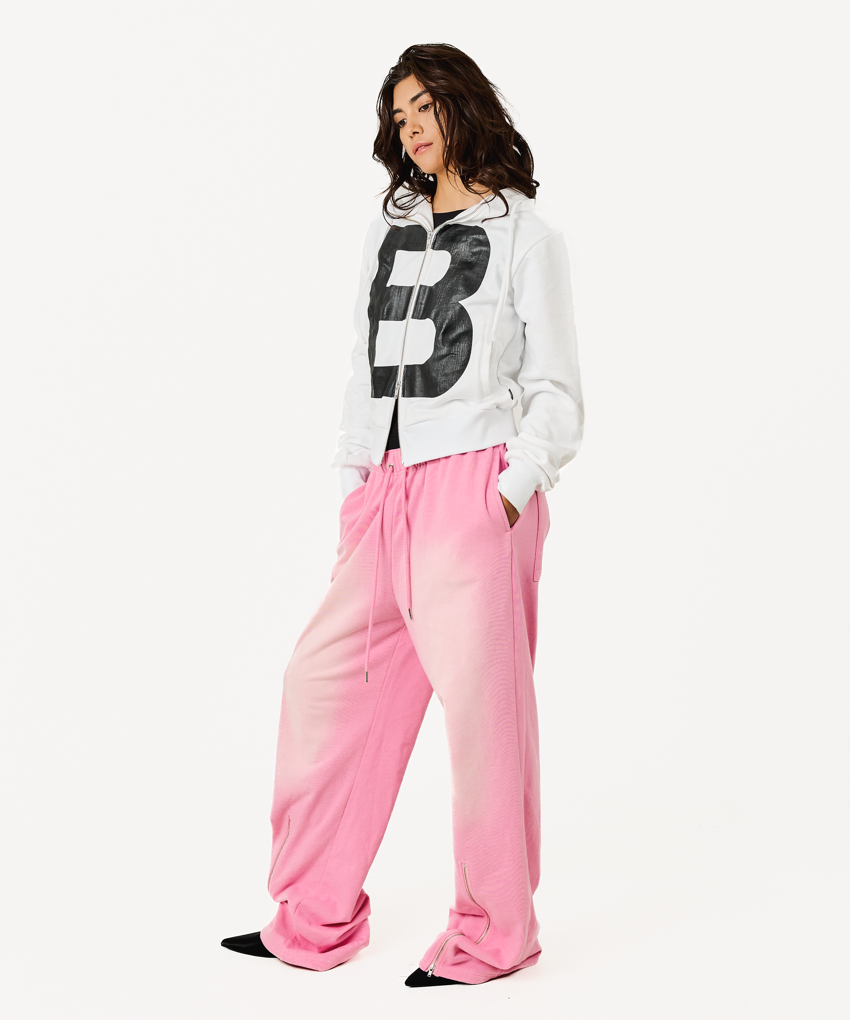 B LOGO BASIC HOODIE – BEEDEN B LOGO BASIC HOODIE – BEEDEN