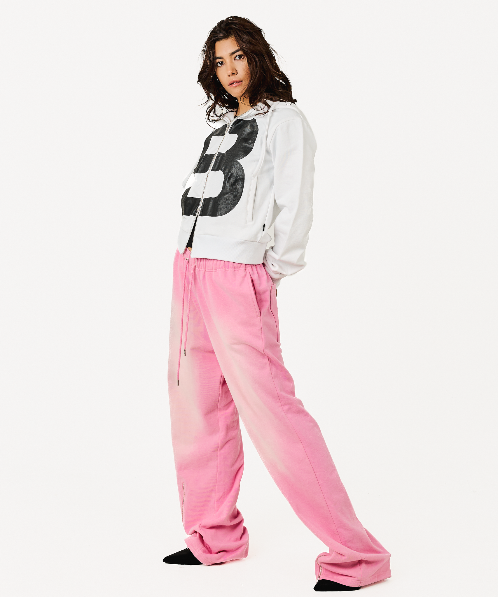 B LOGO BASIC HOODIE – BEEDEN B LOGO BASIC HOODIE – BEEDEN