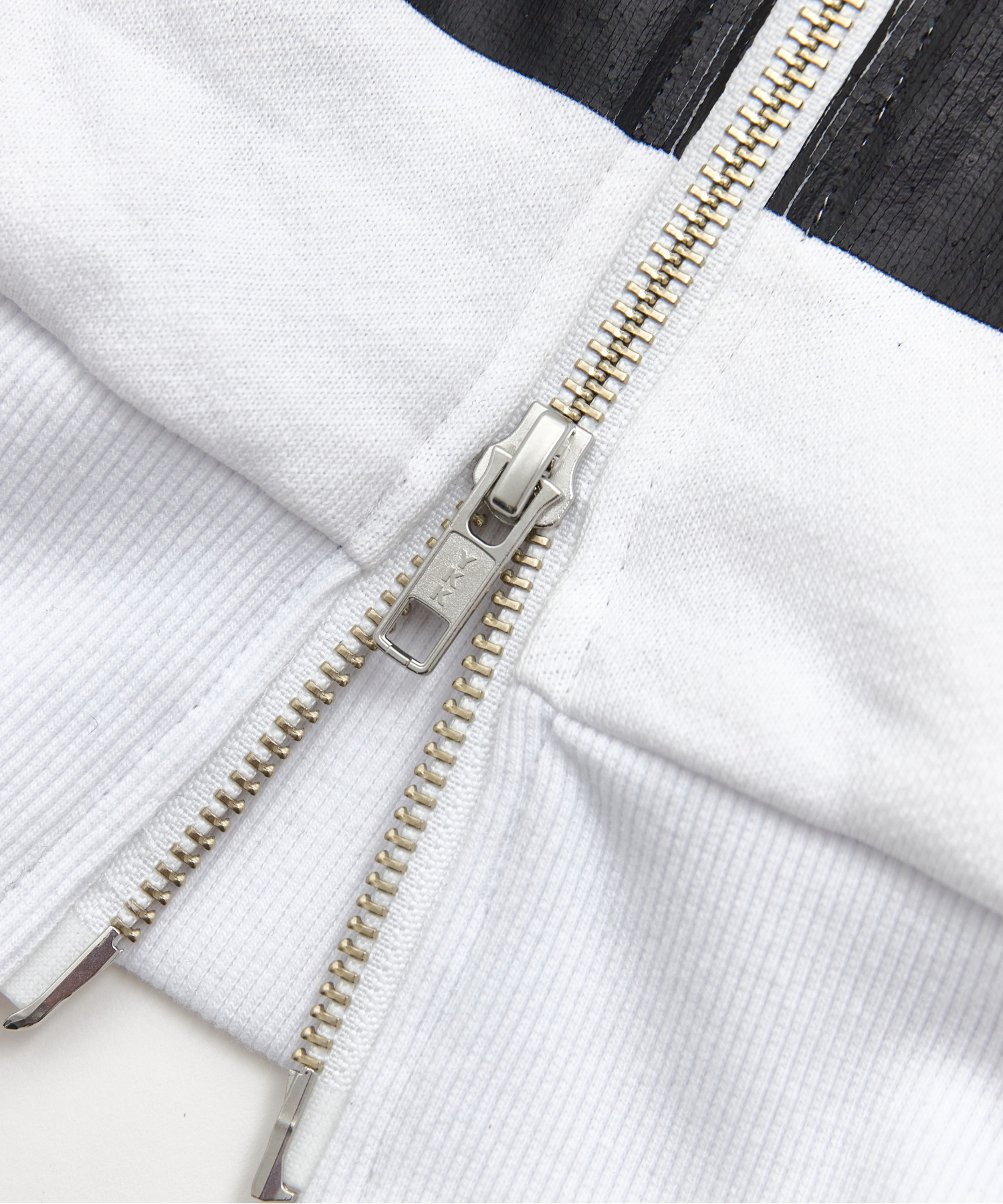 B LOGO BASIC HOODIE – BEEDEN B LOGO BASIC HOODIE – BEEDEN